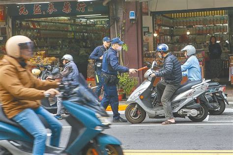 政院拍板了！10項「罰鍰1200輕違規」不能檢舉 騎機車講手機、不戴安全帽在內