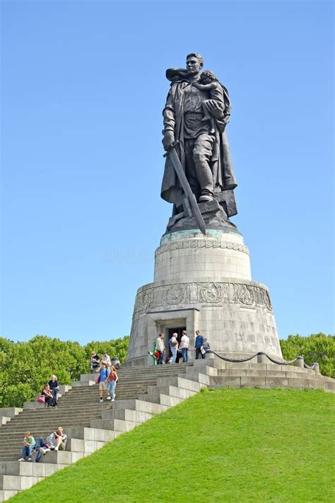 BERLIN, GERMANY. Soldier Liberator`s Statue in the Summer Afternoon ...