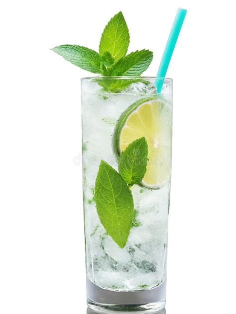 Mojito Una Mezcla Refrescante De Zumo De Ron Blanco Y Hojas De Menta En