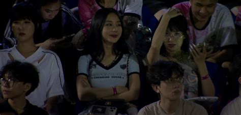 Danh tính hot girl xinh đẹp gây bão tại Mixi Cup tưởng lạ hóa ra nàng thơ quốc dân