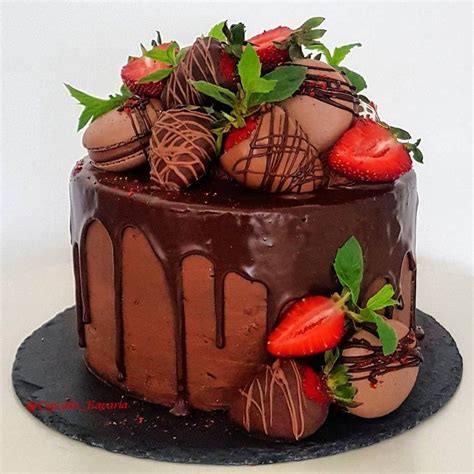 Strawberry Chocolate Drip Cake Drip Cakes Cake Berry Cake