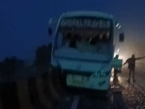 Bus Going From Bhopal To Nagpur Met With An Accident भोपाल से नागपुर