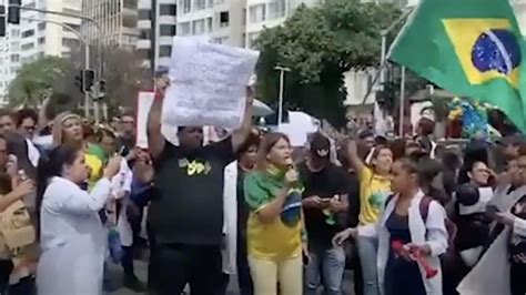 Enfermeiros Fazem Protesto Contra Suspensão Do Piso Salarial