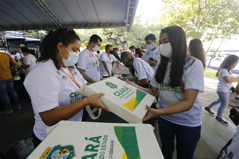 Governo Do Cear Entrega Notebooks A Quase Mil Estudantes Em