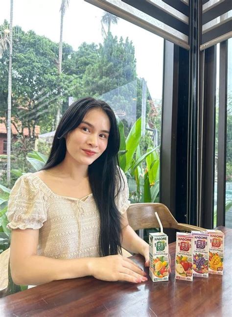 Vẻ đẹp mộc mạc của bà xã Hùng Dũng hot girl dân tộc Tày kín tiếng hết lòng vì chồng Tạp chí