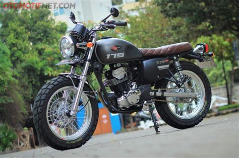 Kawasaki W175 Café Tampil Mengkilat Main Krom Sana sini Body Kalem