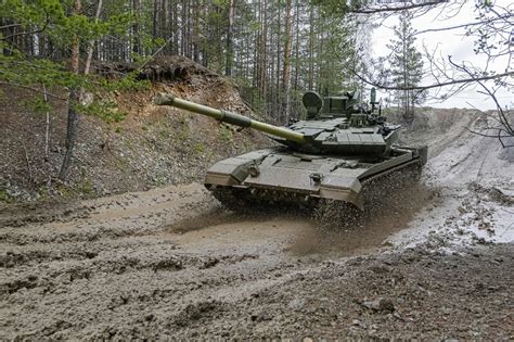 Las Fuerzas Terrestres Rusas Reciben El Primer Lote De Tanques T 72B3M