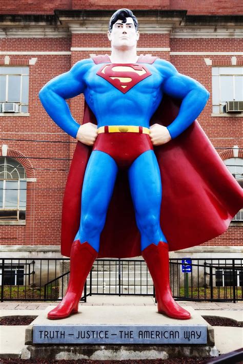 Giant Superman Statue in Metropolis, Illinois - Silly America