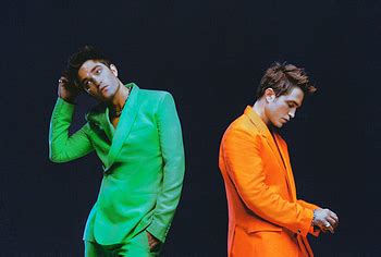 Robert Pattinson Posing Sexy For GQ Gay Male Celebs