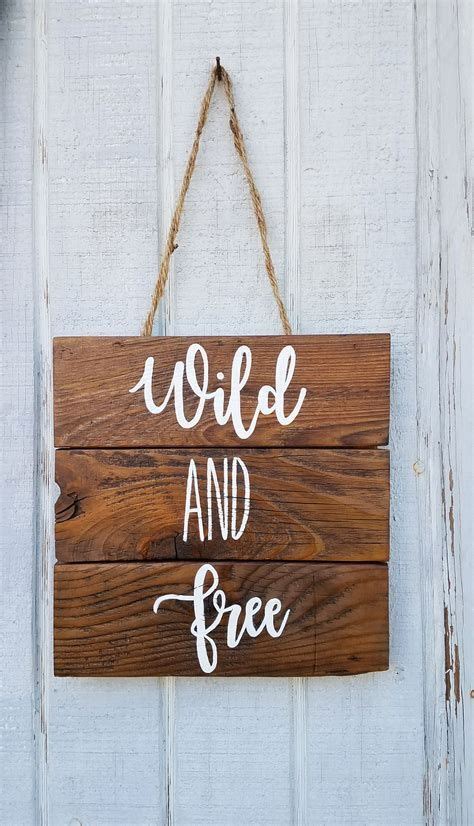 30 Brilliant Rustic Wood Signs Diy Pinmomstuff