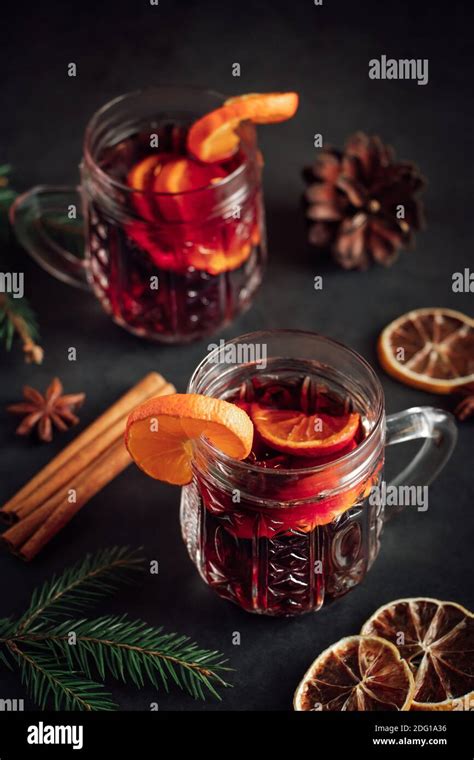 Heißer glühwein Fotos und Bildmaterial in hoher Auflösung Alamy