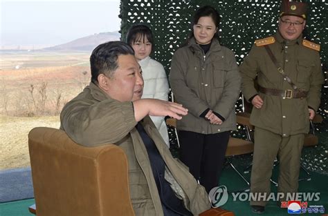 正恩氏の娘が初めて公の場に登場 夫妻そっくり Chosun Online 朝鮮日報