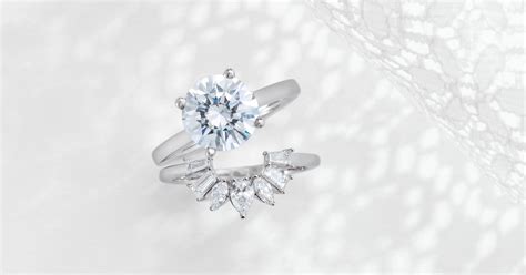 Moissanite vs. Diamond: What Are the Differences?