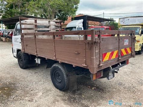 Isuzu Isuzu Nhr E Kg Cargo Y Kg In Johor Manual For