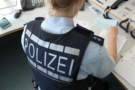 Freiberg Erst Passanten Geschlagen Und Randaliert Dann Polizei Bespuckt