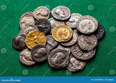 Um Tesouro De Ouro Romano E Coinstrajan Decius Prateado Av