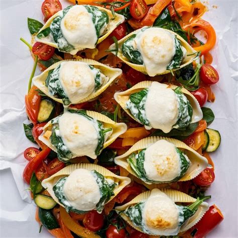 Premium Photo Ricotta Spinach Stuffed Shells