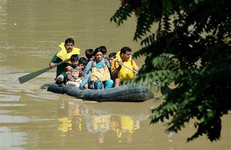 In 50 Pics This Happened When A Flood Ravaged J K In 2014 Latest