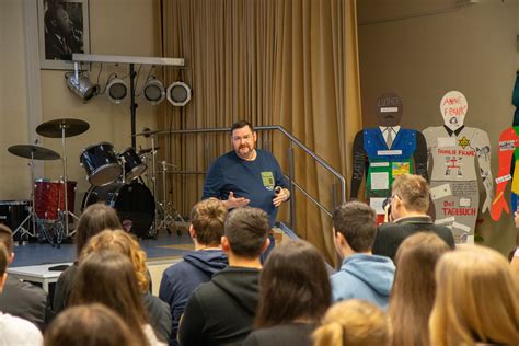 Landkreis Saarlouis Neonazi Aussteiger Warnt An Landkreisschulen Vor