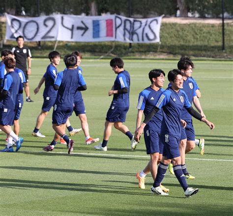 ＜u－23アジア杯前日練習＞練習する山田楓（右から2人目）（撮影・小海途 良幹） ― スポニチ Sponichi Annex サッカー