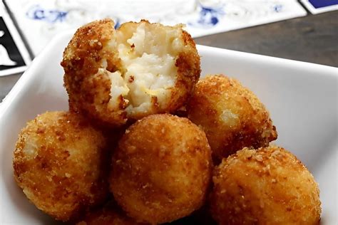 Bolinho De Arroz Recheado Queijo Utilize O Arroz Que Sobrou Para