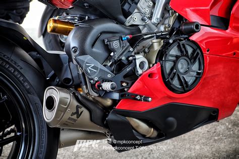 Lightech R Version Adjustable Rearsets Ducati Panigale Streetfighter V