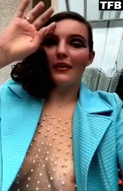 Camren Bicondova Nude Slip Nip Slip Photos Sexy Youtubers