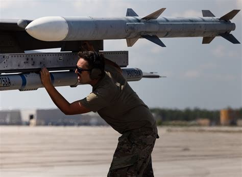 DVIDS Images F 16 Hot Pit Refuel Image 9 Of 12