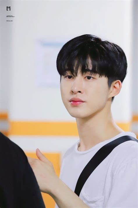 Top nam idol Kpop hot nhất tháng B I iKON đứng nhất Jin BTS bị Kim Hyun Joong vượt