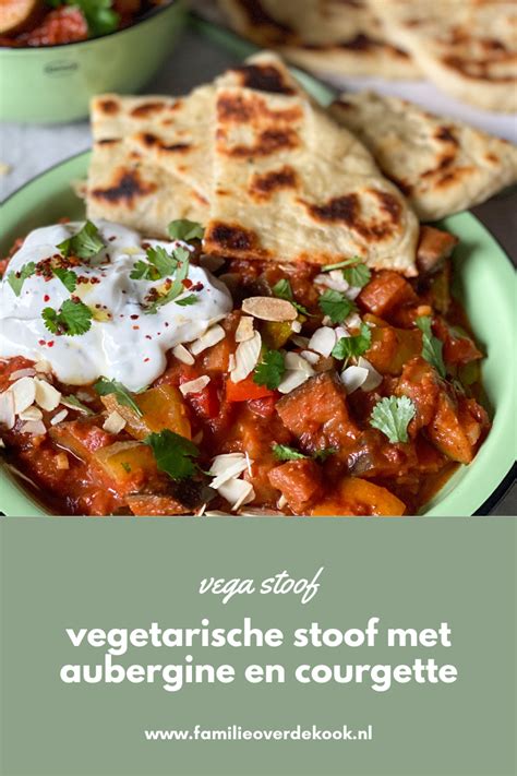 Vegetarische Stoof Met Aubergine En Courgette Familie Over De Kook