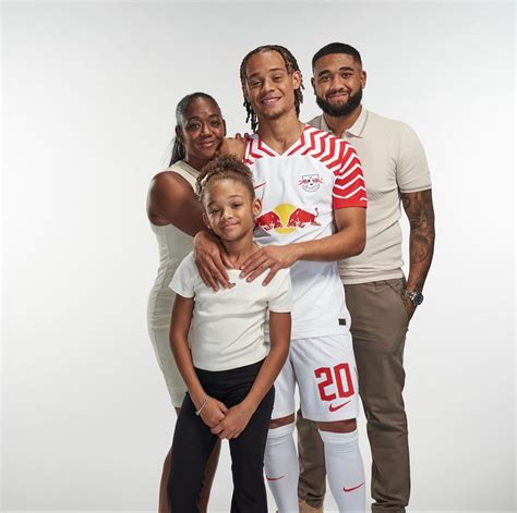 Xavi Simons his family Fußballfotografie Fussball Rb leipzig