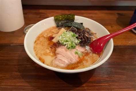 『あっさり塩豚骨（黒）¥780、大盛り無料』三文の徳のレビュー ラーメンデータベース