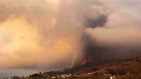 Reabrean el aeropuerto de La Palma en España clausurado por las