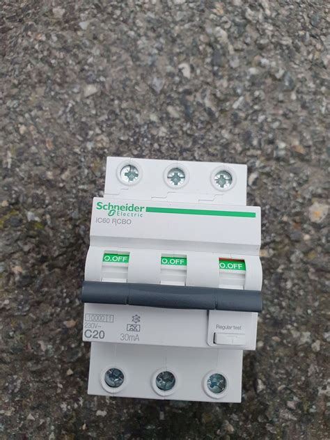 Jordfeilautomat Schneider Electric Acti9 IC60 RCBO 3P 20A 30MA C 10kA A