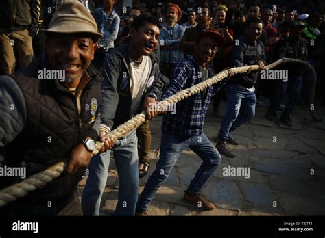 Bhaktapur Nepal 10th Apr 2019 Nepalese Revelers Pull Ropes Attached