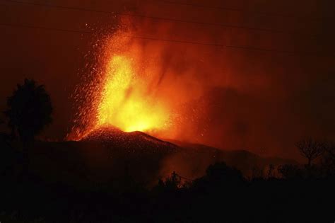 Lava Sve Bli A Gradu Eruptirao Najve I Aktivni Vulkan Na Svetu Mauna