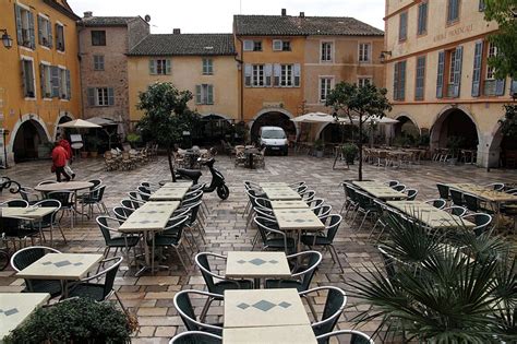 Place des Arcades à Valbonne PA00080966 Monumentum