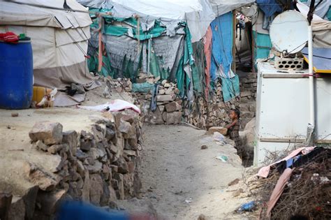 Coronavirus: Yemen's hungry turn to begging as crisis deepens | Middle