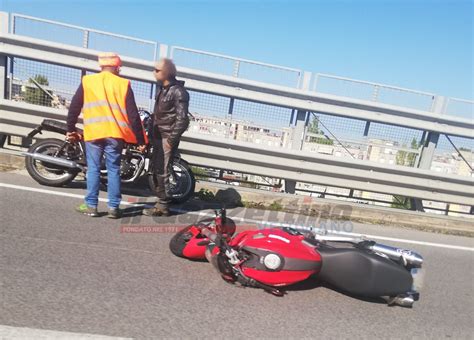 Tragedia Sfiorata A Castellammare Di Stabia Incidete Tra Una Moto E