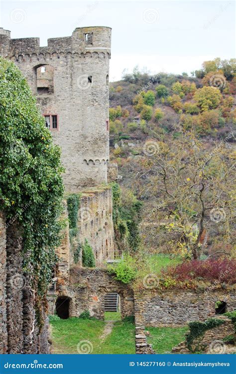 Schloss Rhein In Sankt Goar Deutschland Stockfoto Bild Von Felsen