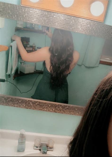 😆 Ve My Hair Length And Peep That Booty Swallowing My Dress 😝 R