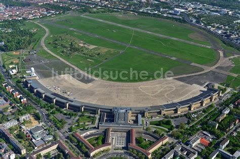 Berlin Tempelhof von oben Terminal und ehemaliges Empfangsgebäude mit