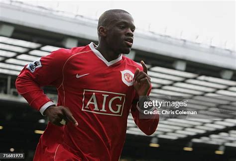 Louis Saha Fulham Photos and Premium High Res Pictures - Getty Images