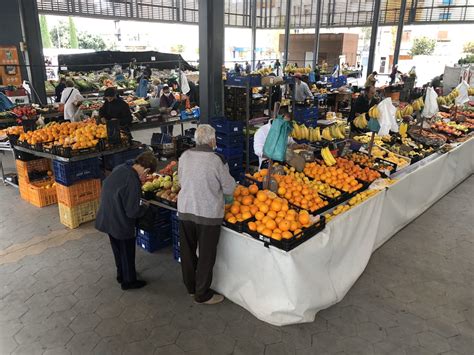 Mercat de la fruita i verdura a Figueres Empordà Turisme