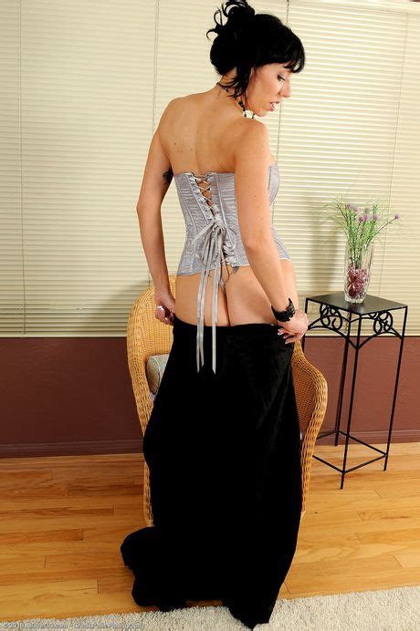 Sexy MILF Alia Shows Off Her Big Booty Her Delicious Pussy In A Solo