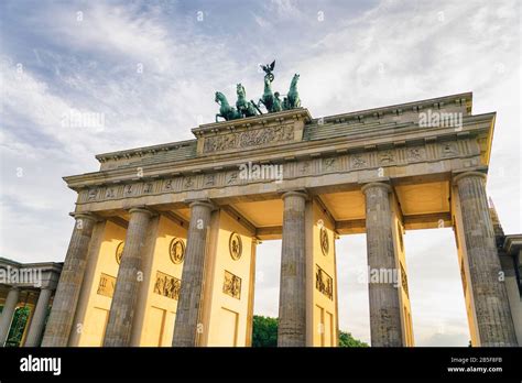 Berlin skyline hi-res stock photography and images - Alamy