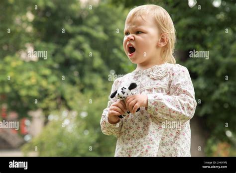 Beautiful Blonde Girl Scream Banque De Photographies Et Dimages Haute R Solution Alamy
