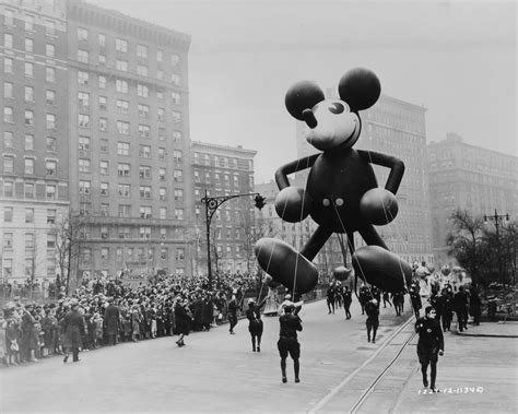 Macys Thanksgiving Day Parade 10 Decades Of Balloons Visualized Cnn