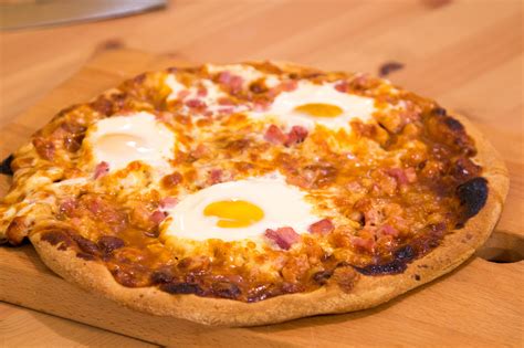 HOW TO MAKE THE PERFECT PIZZA - Egg and Bacon Aussie Pizza - Steve's ...