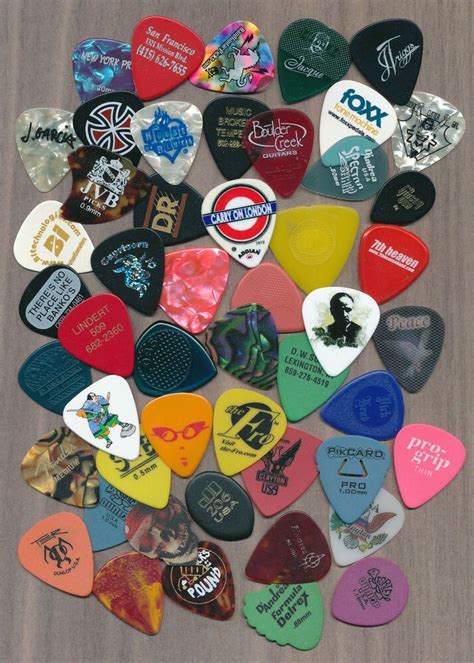 50 Guitar Picks Large Lot 9 Musical Instruments And Gear Guitars